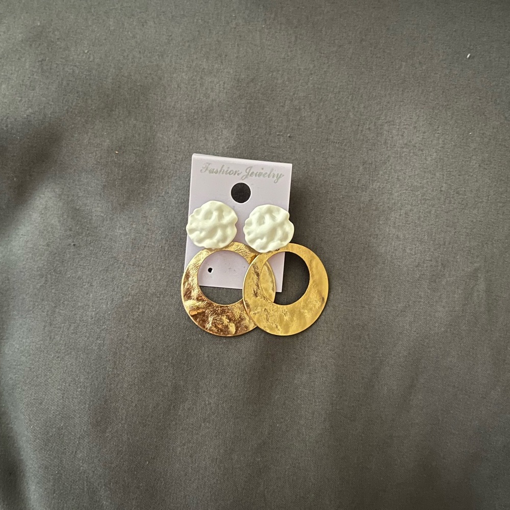 White and gold earrings